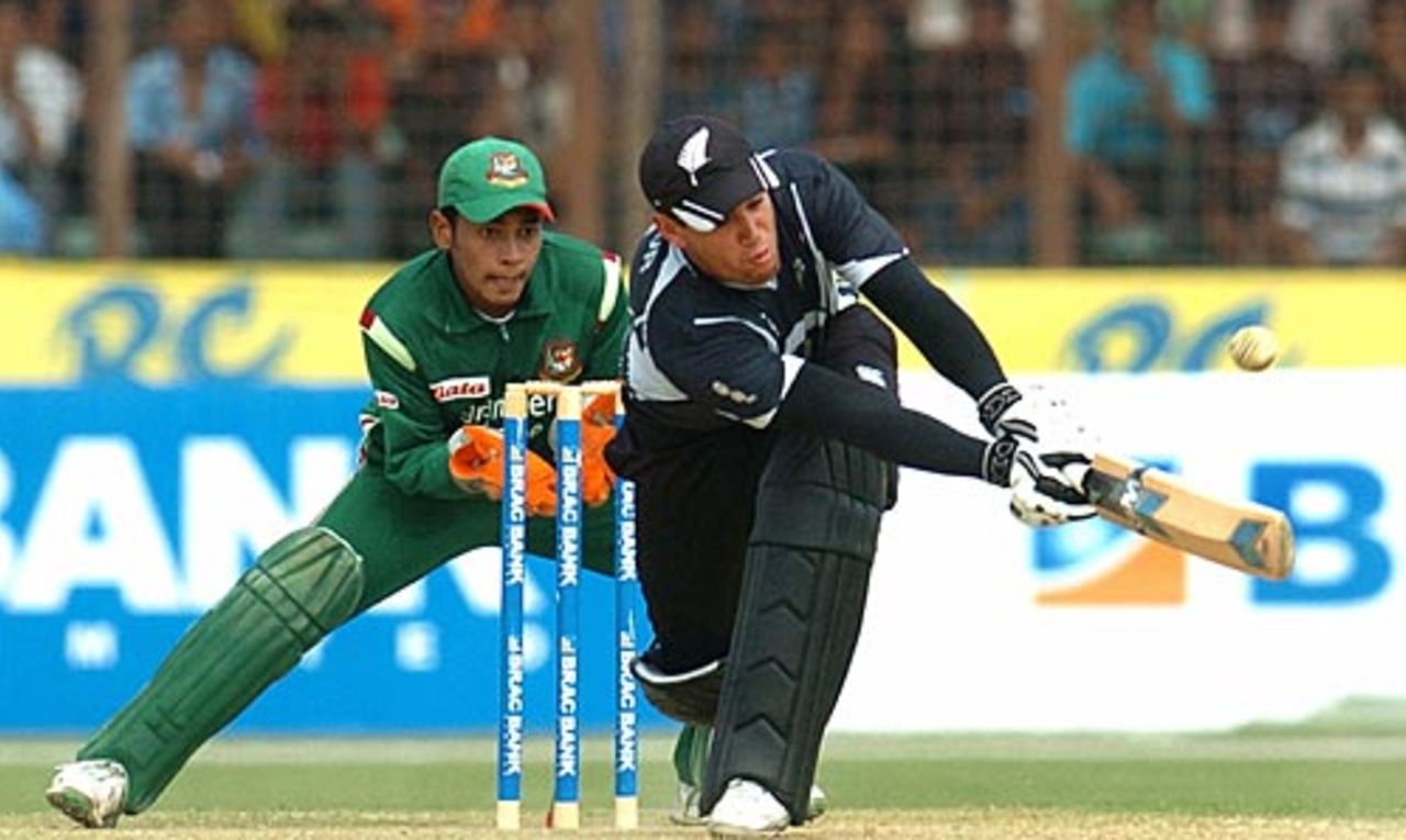 Ross Taylor sweeps one en route to his hundred, Bangladesh v New Zealand, 3rd ODI, Chittagong, October 14, 2008