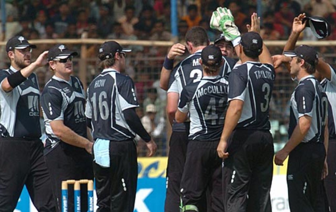 Kyle Mills is congratulated by his team-mates after dismissing Junaid Siddique, Bangladesh v New Zealand, 3rd ODI, Chittagong, October 14, 2008
