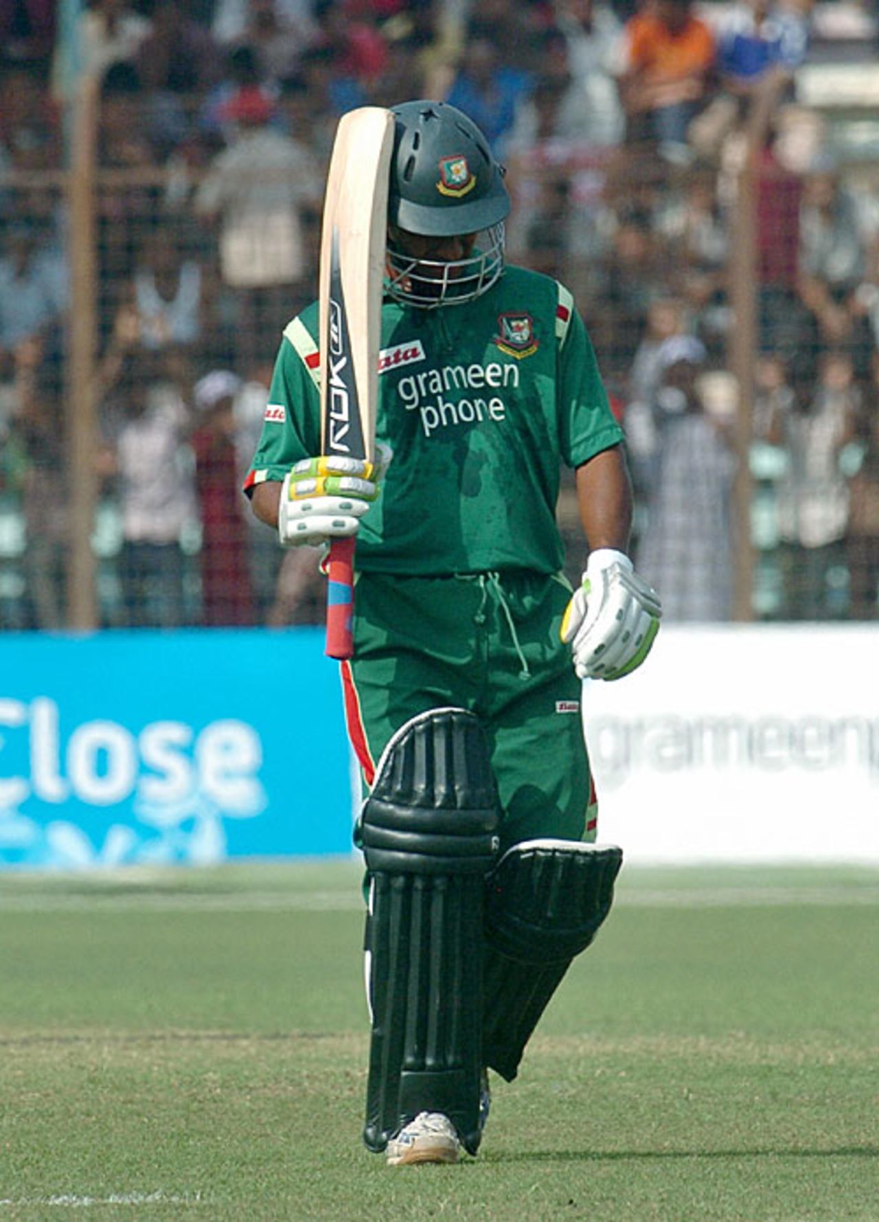 Mohammad Ashraful walks back after being bowled for 8, Bangladesh v New Zealand, 3rd ODI, Chittagong, October 14, 2008