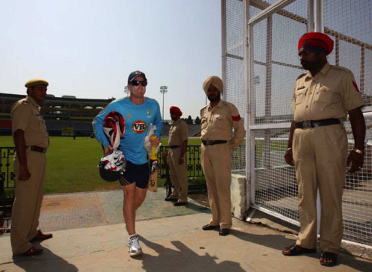 Brad Haddin pouches the attention of security personnel, Mohali, October 15, 2008