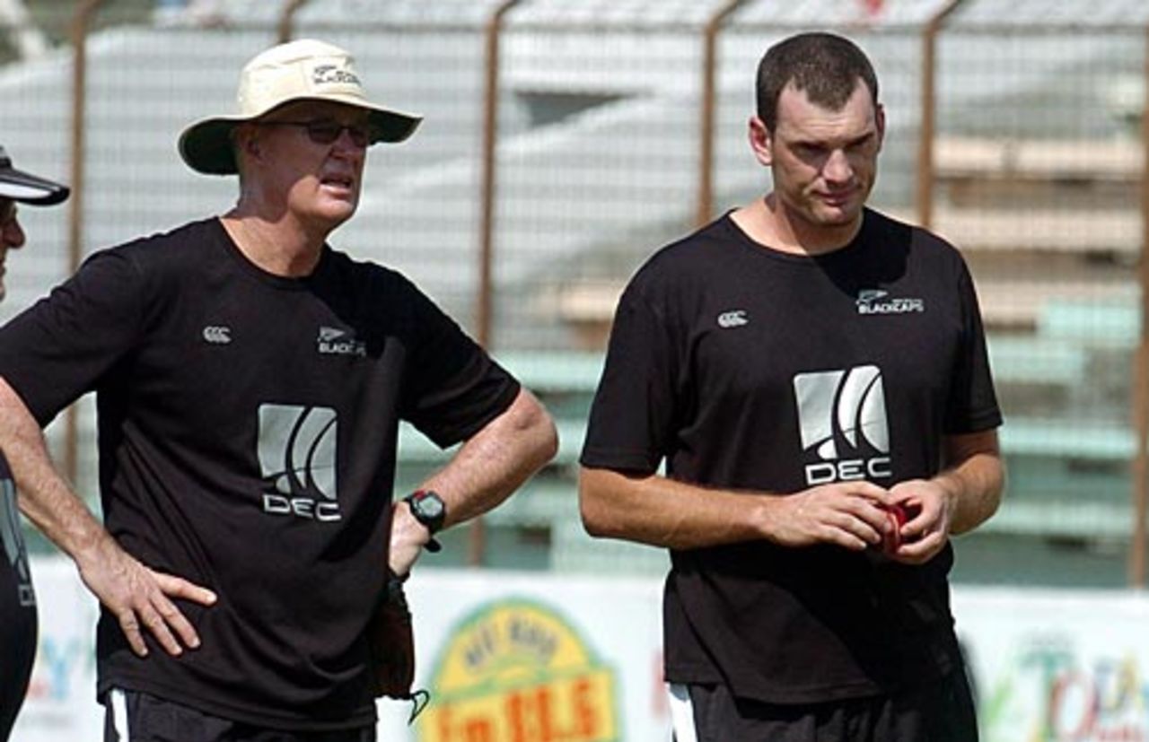 John Bracewell makes a point to Kyle Mills, Chittagong, October 15, 2008