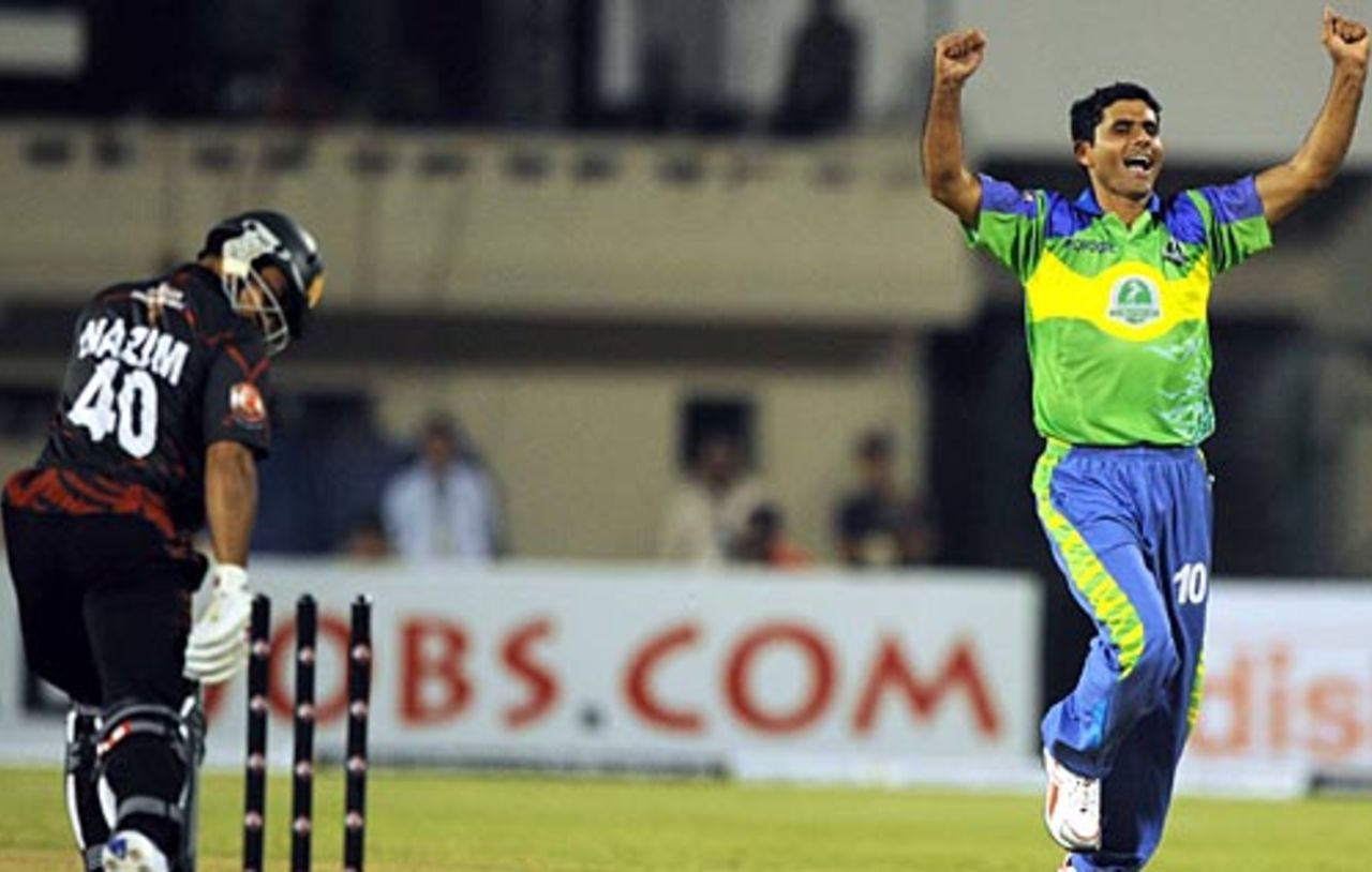 Abdul Razzaq is jubilant after dismissing Nazimuddin, Dhaka Warriors v Hyderabad Heroes, Hyderabad, October 15, 2008