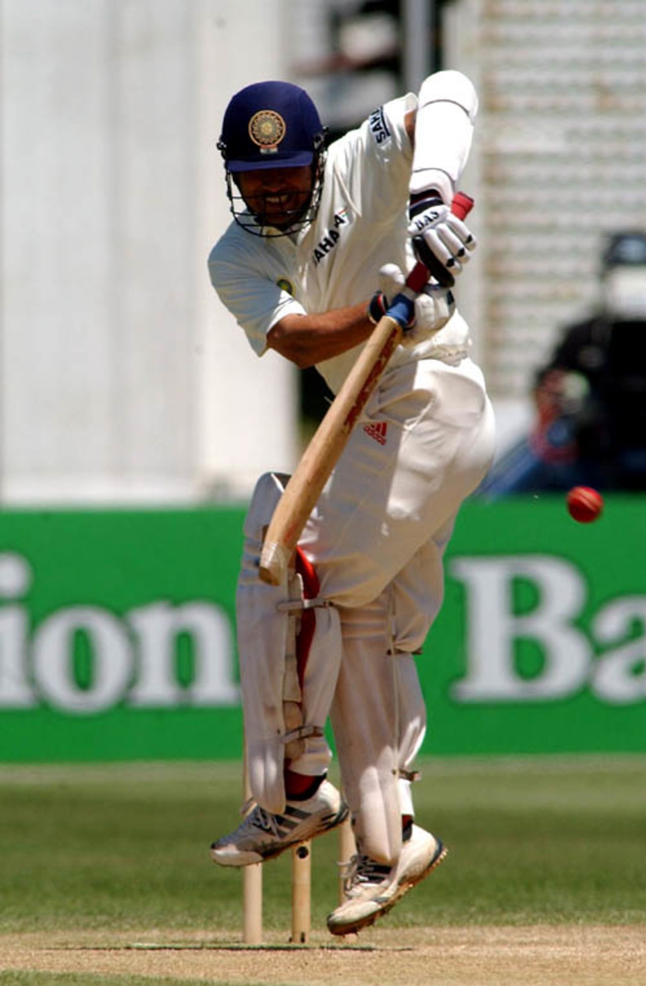 Sachin Tendulkar hops to cope with the bounce, New Zealand v India, 1st Test, Wellington, 1st day, December 12, 2002