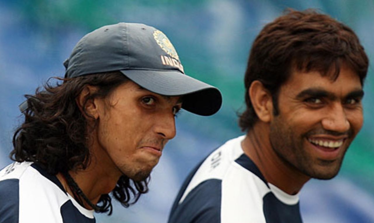 Ishant Sharma and Munaf Patel share a joke, Mohali, October 16, 2008