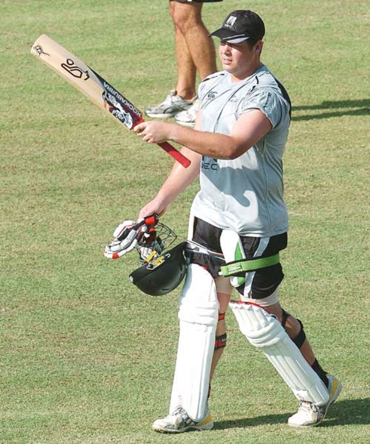 Jesse Ryder arrives for a training session, Chittagong, October 16, 2008