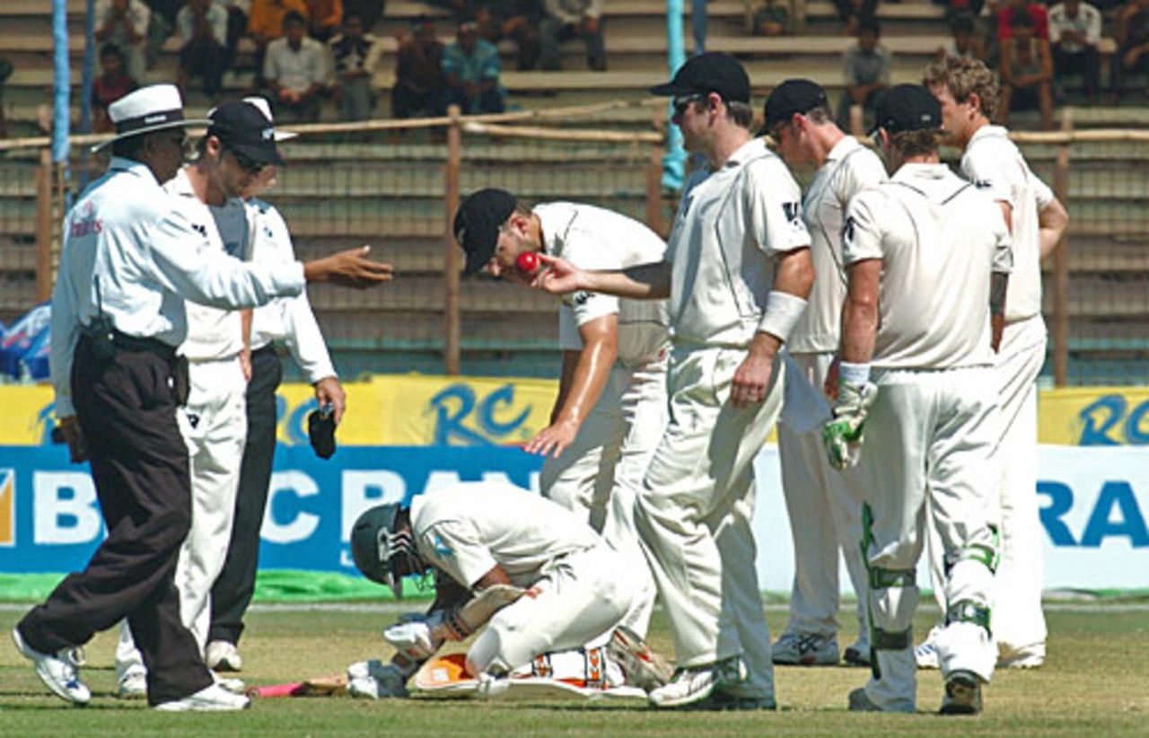 Rajin Saleh doubles up in pain after being hit by a Jacob Oram delivery, Bangladesh v New Zealand, 1st Test, Chittagong, 1st day, October 17, 2008