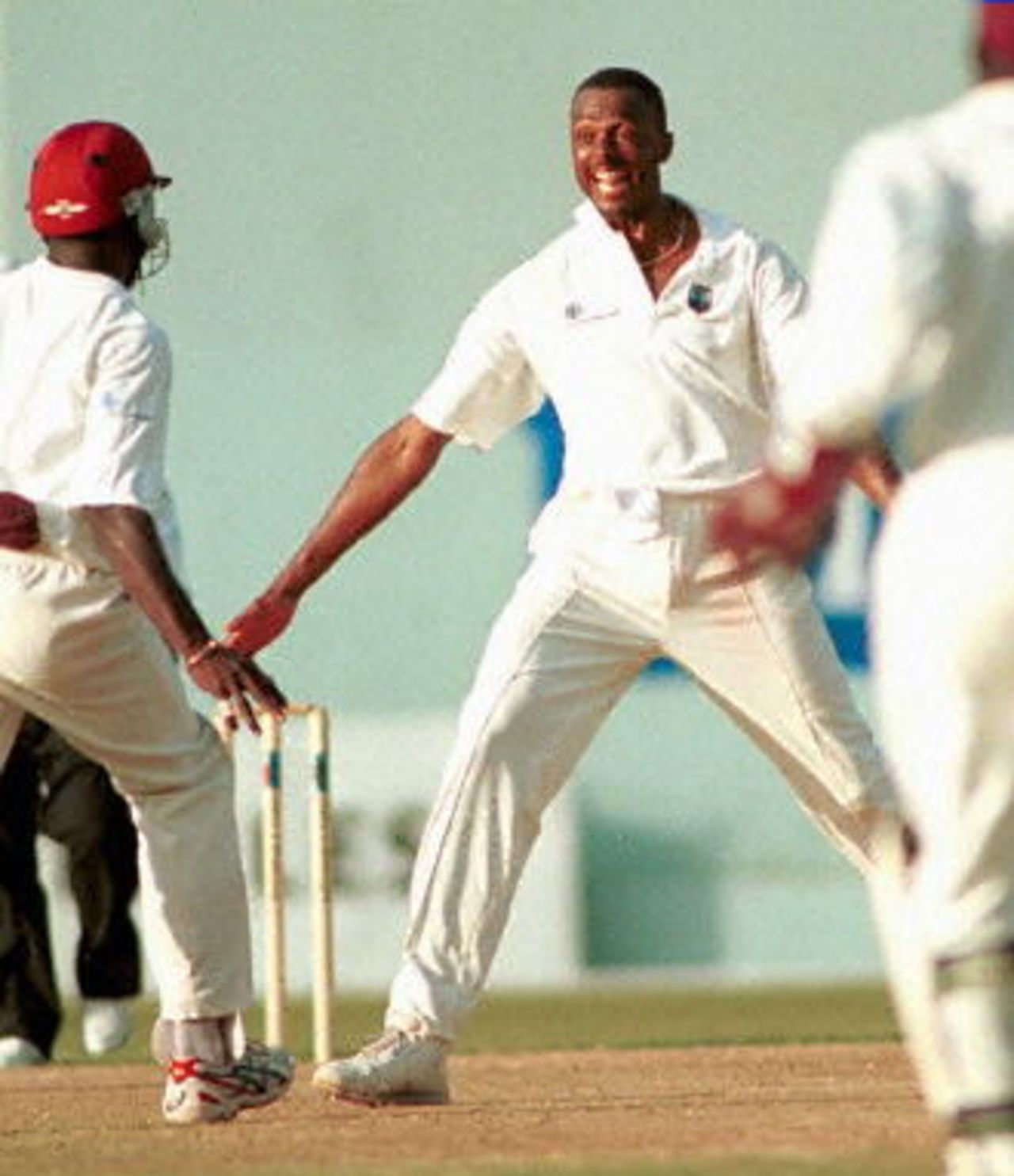 West Indies fast bowler Courtney Walsh (C) celebrates after taking his 435th wicket against Zimbabwe 27 March, 2000 in Kingston, Jamaica. Walsh broke the record held by India's Kapil Dev for most number of wickets