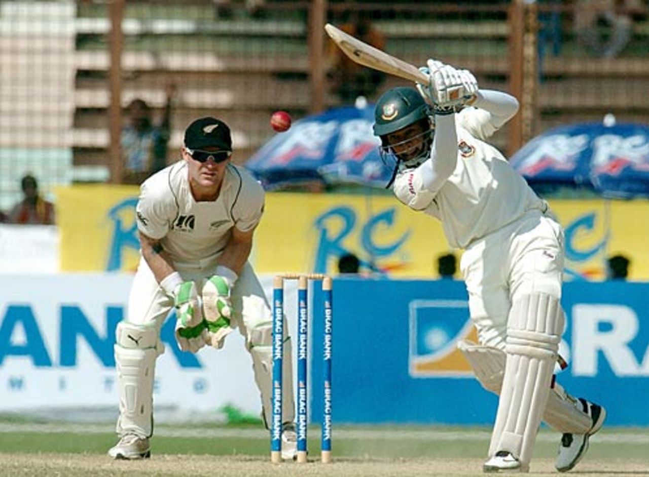Mushfiqur Rahim cuts loose, Bangladesh v New Zealand, 1st Test, Chittagong, 3rd day, October 19, 2008