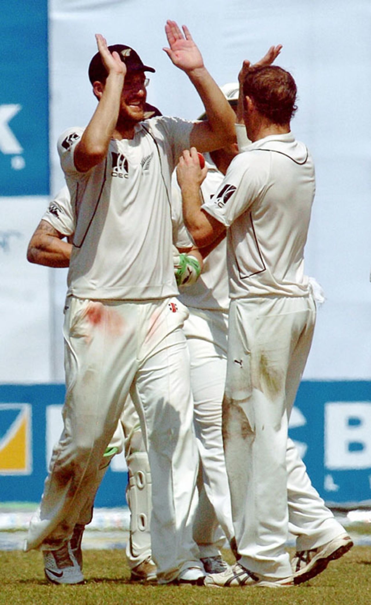 Daniel Vettori and Aaron Redmond celebrate Mashrafe Mortaza's dismissal, Bangladesh v New Zealand, 1st Test, Chittagong, 4th day, October 20, 2008