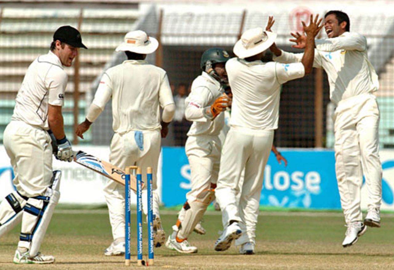 Abdur Razzak is delighted after bowling Jamie How out for 36, Bangladesh v New Zealand, 1st Test, Chittagong, 4th day, October 20, 2008