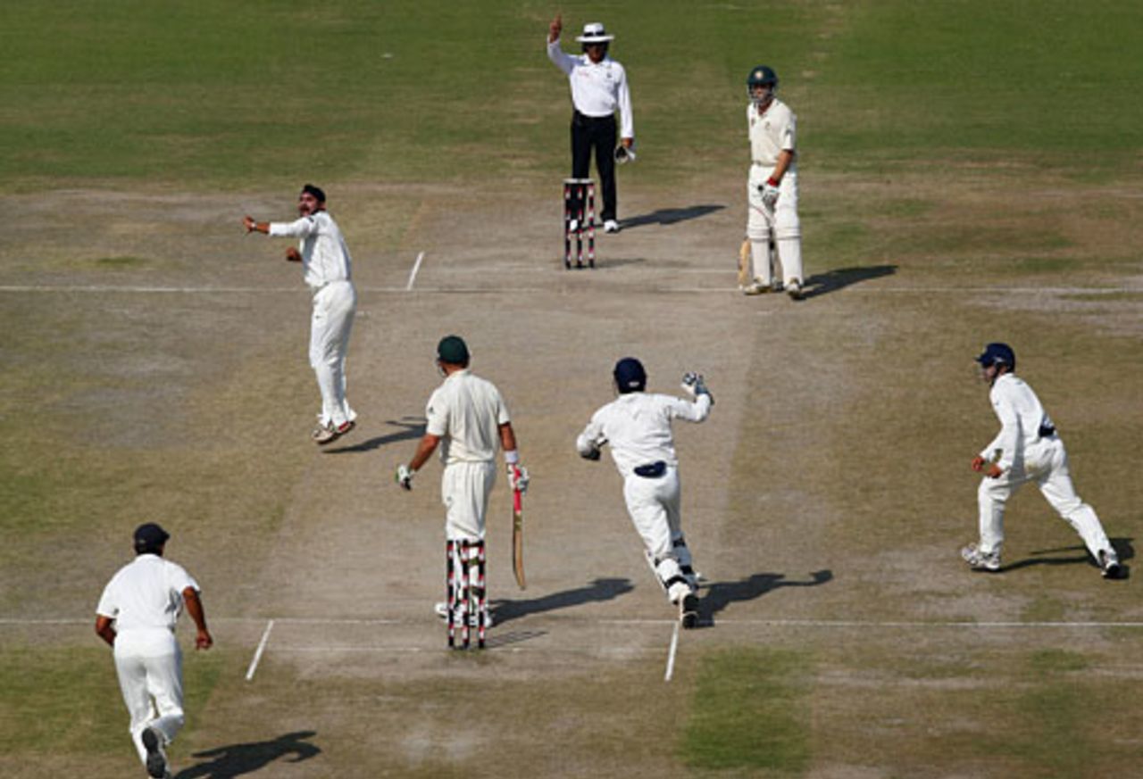 Matthew Hayden is out lbw to Harbhajan Singh for 29, India v Australia, 2nd Test, Mohali, 4th day, October 20, 2008