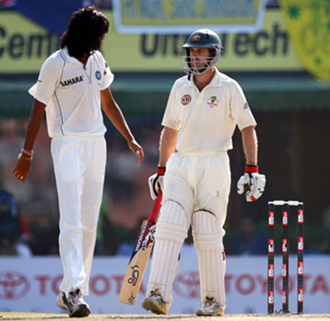 Ishant Sharma and Simon Katich exchange words, India v Australia, 2nd Test, Mohali, 4th day, October 20, 2008
