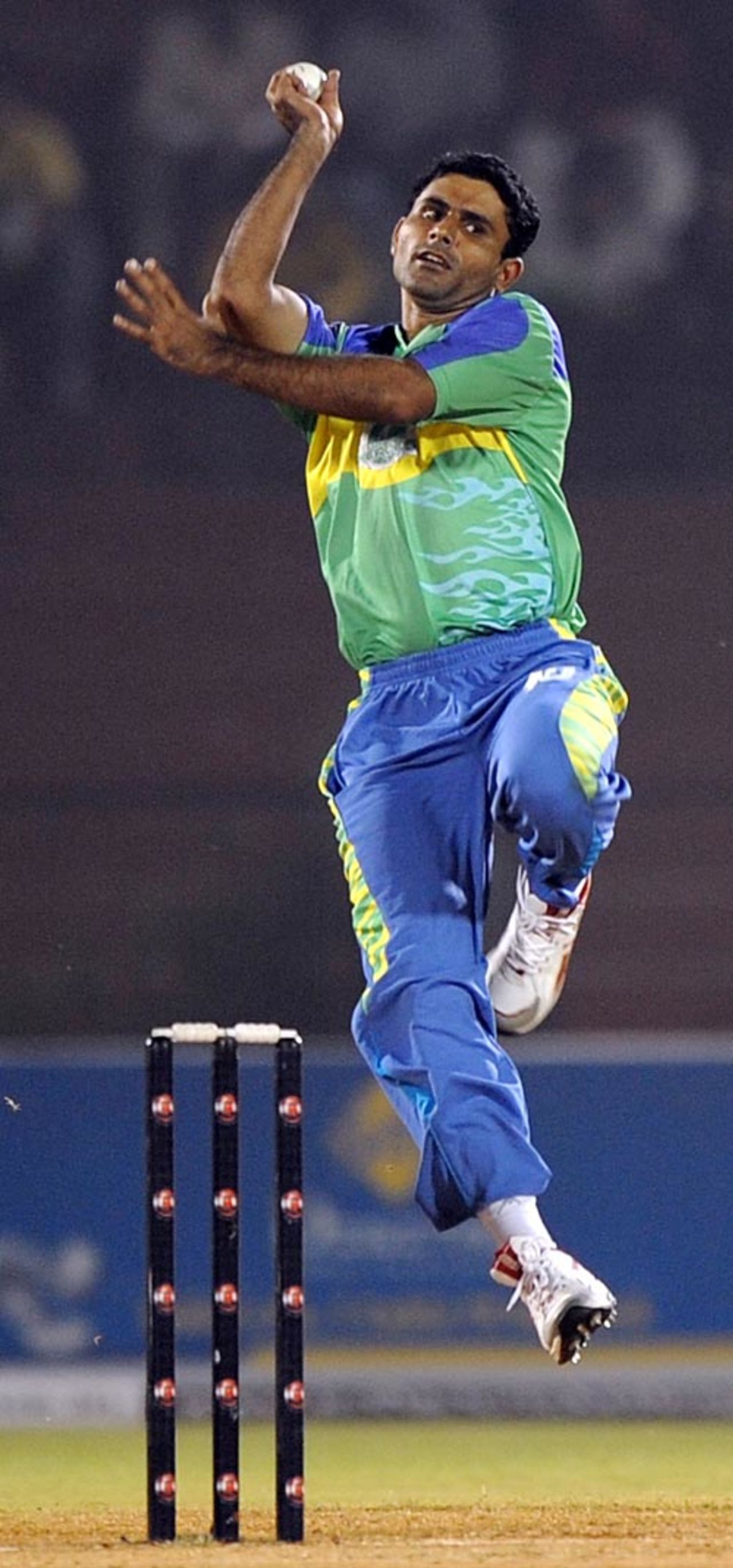 Abdul Razzaq in action, Chennai Superstars v Hyderabad Heroes, Indian Cricket League, 14th match, Ahmedabad, October 21, 2008
