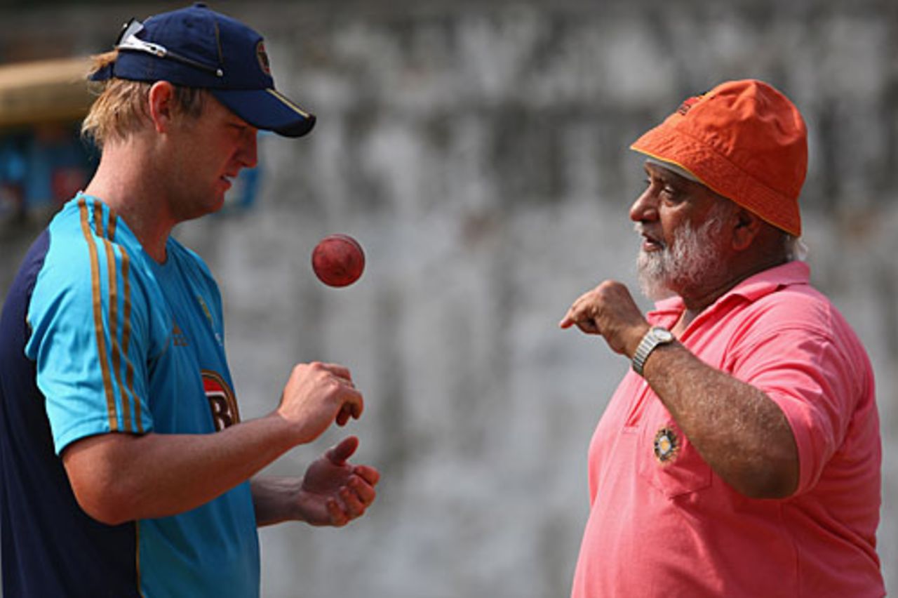 Bishan Bedi gives bowling tips to Cameron White, Delhi, October 26, 2008