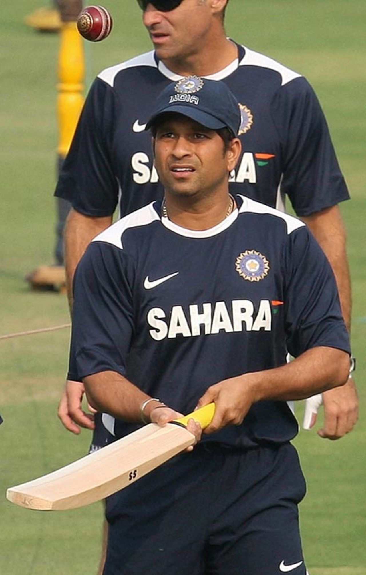 Sachin Tendulkar gears up to bat at the nets, Delhi, October 26, 2008