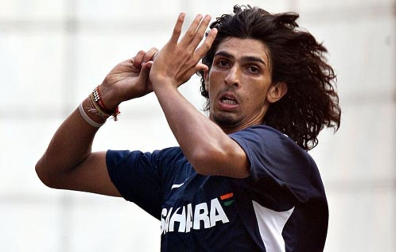 Ishant Sharma sweats it out at the practice session, Delhi, October 26, 2008