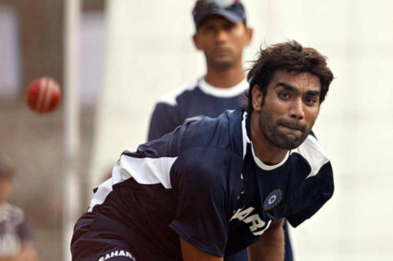 Munaf Patel steams in at the nets, Delhi, October 26, 2008
