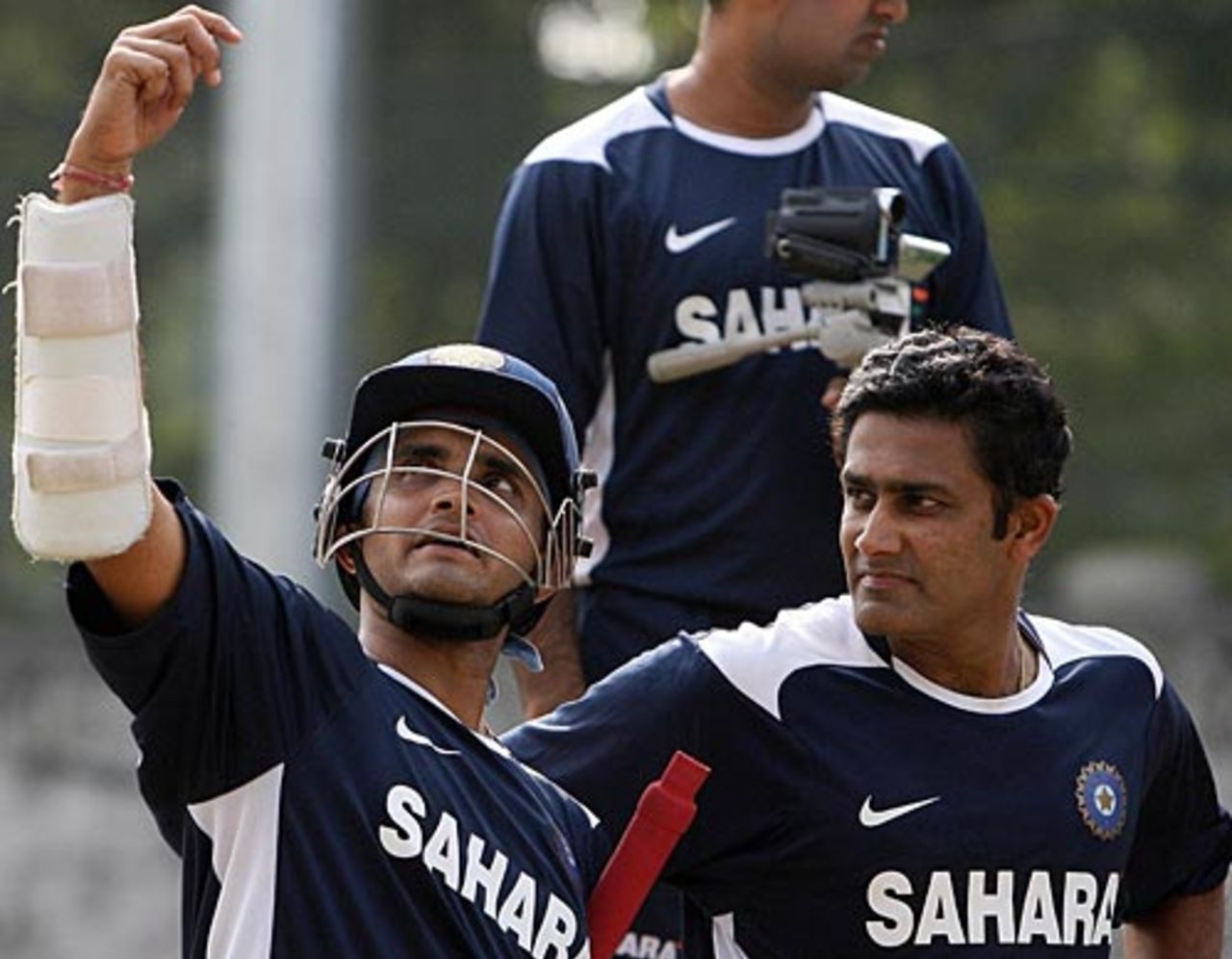 Sourav Ganguly makes a point to Anil Kumble, India v Australia, Delhi, October 27, 2008