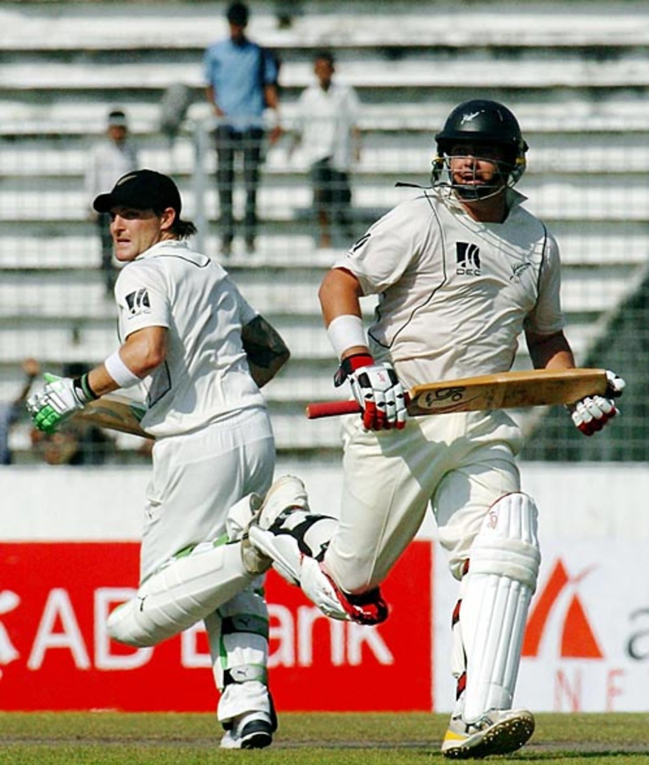 Jesse Ryder and Brendon McCullum added 137 for the fourth wicket, Bangladesh v New Zealand, 2nd Test, 4th day, Mirpur, October 28, 2008