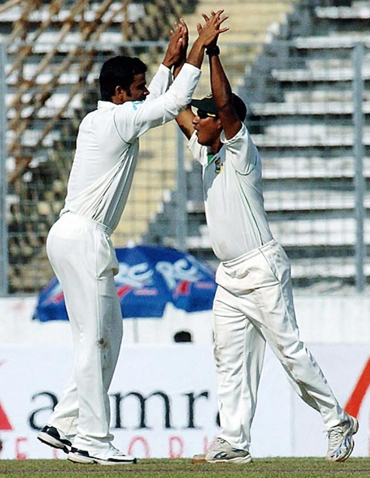 Abdur Razzak and Mohammad Ashraful celebrate Jesse Ryder's wicket, Bangladesh v New Zealand, 2nd Test, 4th day, Mirpur, October 28, 2008
