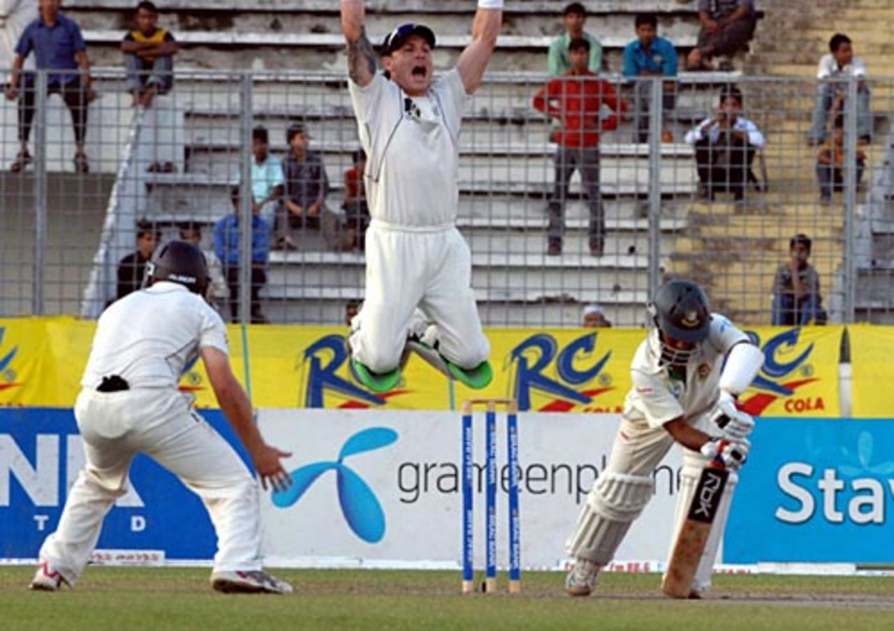 Brendon McCullum is confident that Mohammad Ashraful is out, Bangladesh v New Zealand, 2nd Test, 4th day, Mirpur, October 28, 2008