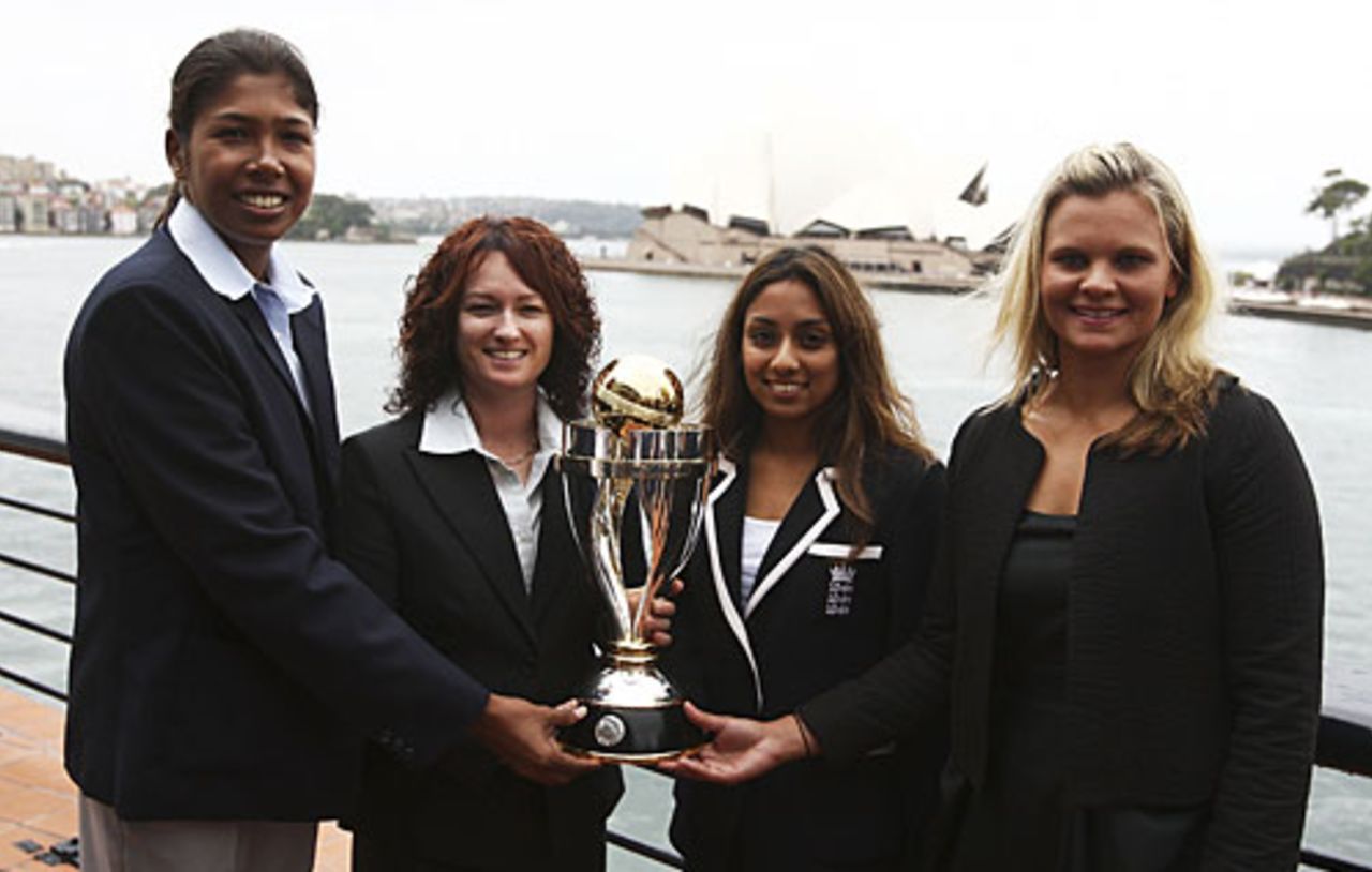 Jhulan Goswami, Karen Rolton, Isa Guha and Suzie Bates pose with the World Cup, Sydney, October 29, 2008