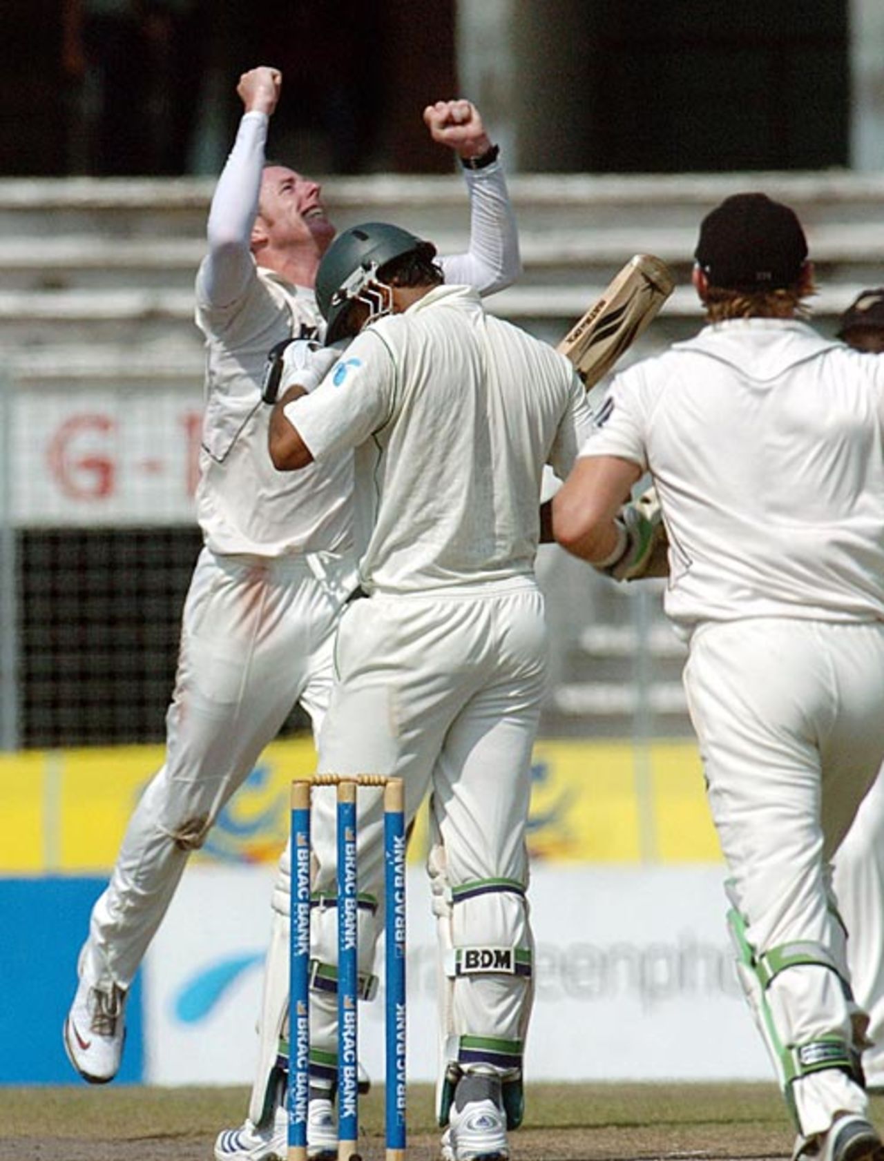 Iain O'Brien is ecstatic after picking up Mashrafe Mortaza's wicket, Bangladesh v New Zealand, 2nd Test, Mirpur, 5th day, October 29, 2008