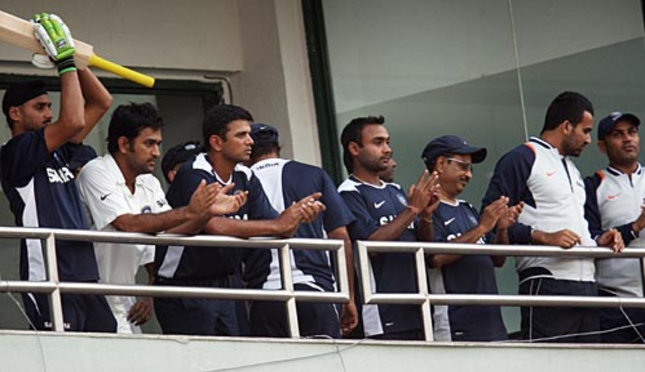 The Indians applaud Gautam Gambhir and VVS Laxman, India v Australia, 3rd Test, Delhi, 1st day, October 29, 2008