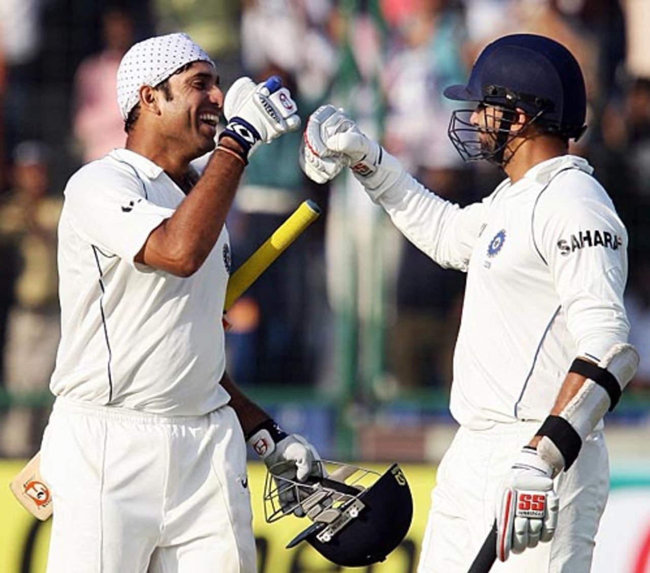 Zaheer Khan congratulates VVS Laxman, India v Australia, 3rd Test, Delhi, 2nd day, October 30, 2008