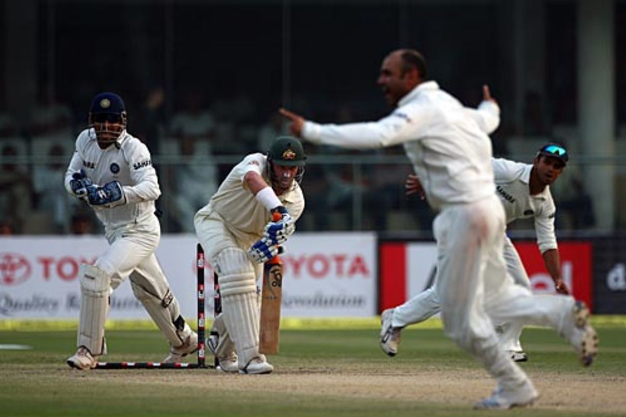 Michael Hussey is cleaned up by Virender Sehwag, India v Australia, 3rd Test, Delhi, 3rd day, October 31, 2008