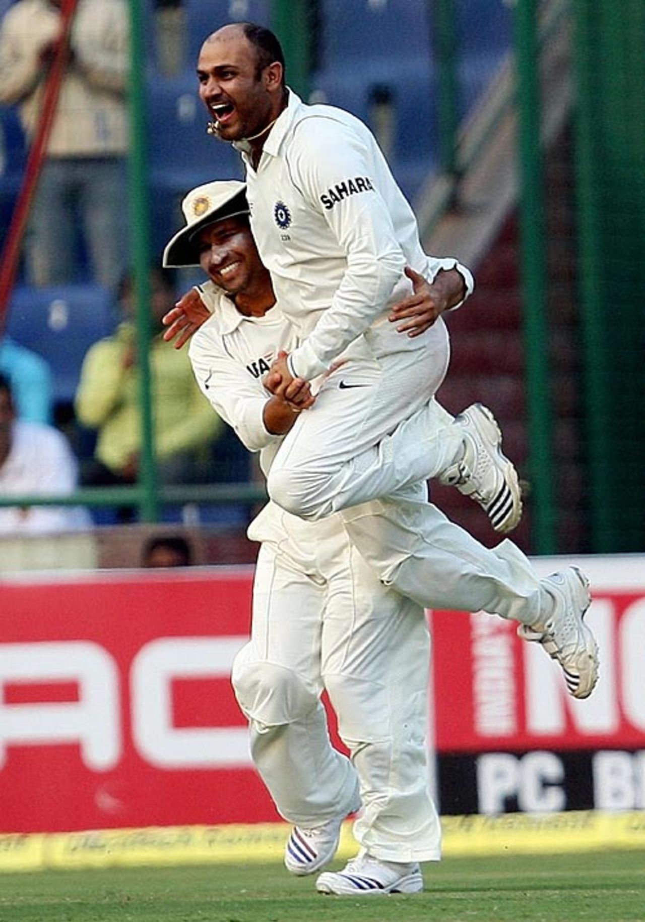 Virender Sehwag is ecstatic after dismissing Michael Hussey, India v Australia, 3rd Test, Delhi, 3rd day, October 31, 2008