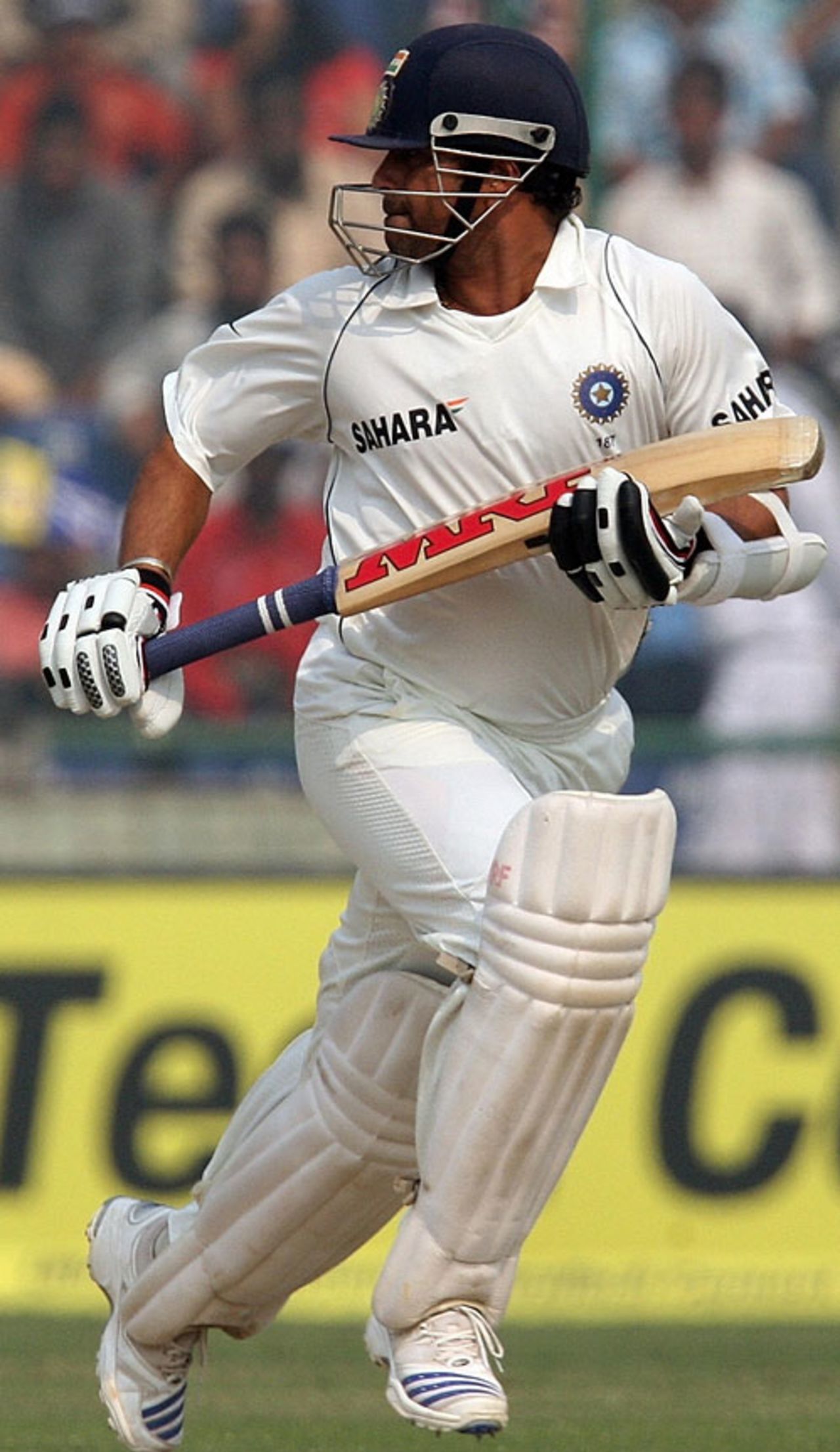 Sachin Tendulkar runs a quick single, India v Australia, 3rd Test, Delhi, 5th day, November 2, 2008