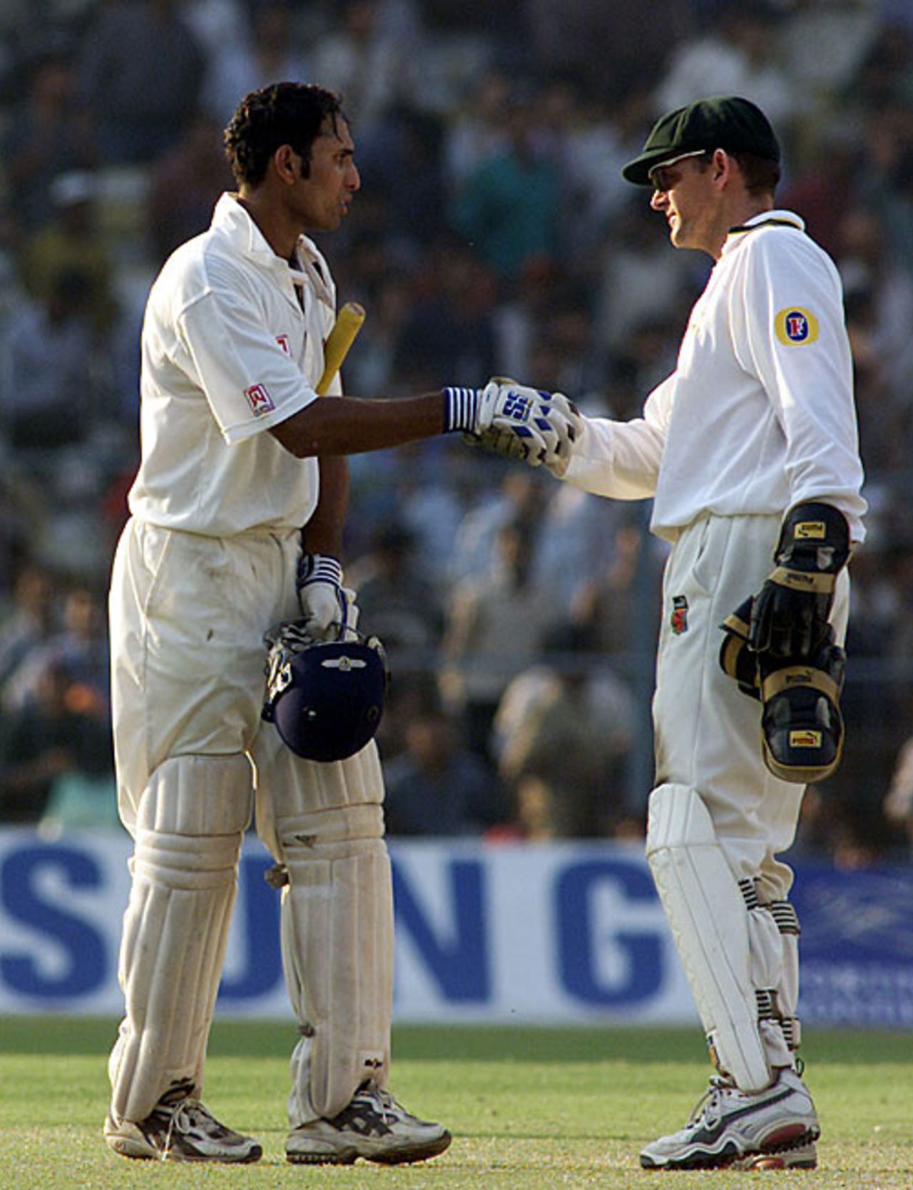 Adam Gilchrist congratulates VVS Laxman on his epic innings, India v Australia, 2nd Test, Kolkata, 4th day, March 14, 2001