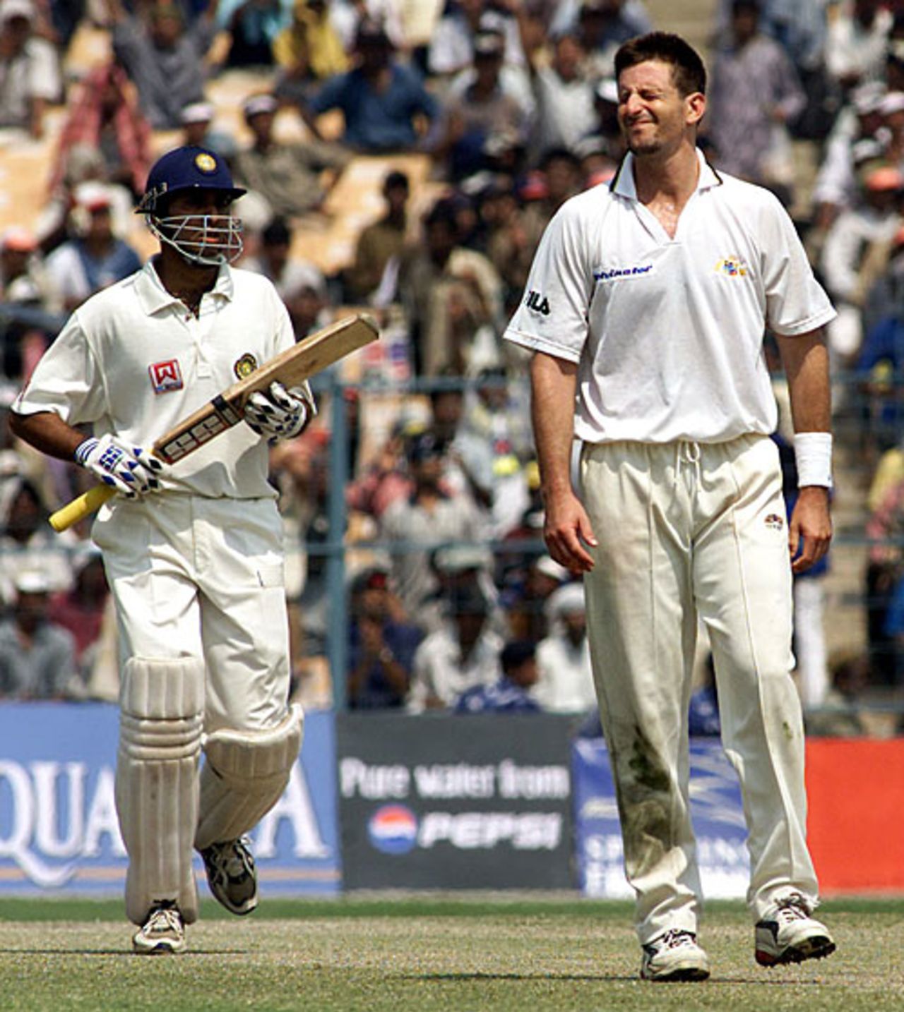 Michael Kasprowicz winces during VVS Laxman and Rahul Dravid's match-winning stand, India v Australia, 2nd Test, Kolkata, 4th day, March 14, 2001