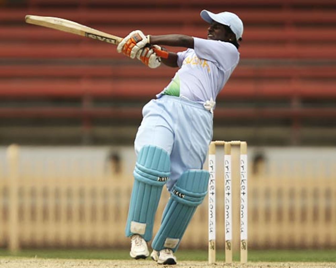 Thirush Kamini cuts loose, Australia Women v India Women, 3rd ODI, Sydney, November 5, 2008