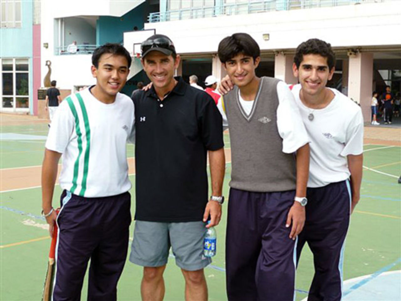 Justin Langer rubs shoulders with boys from St Margaret's Secondary School in Sham Shui Po, 05.11.2008