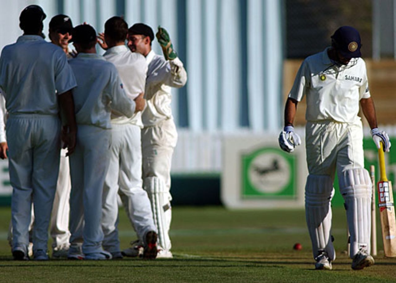 VVS Laxman walks back after being dismissed, New Zealand v India, Hamilton, 2nd day, December 20, 1008