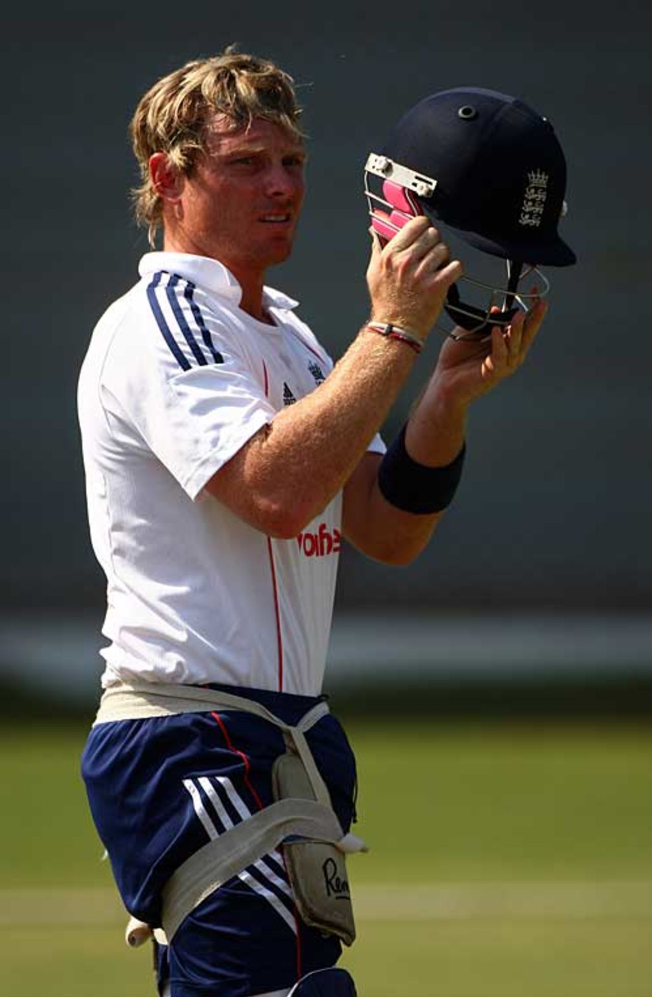 Ian Bell prepares for a stint in the nets, Mumbai, November 7, 2008