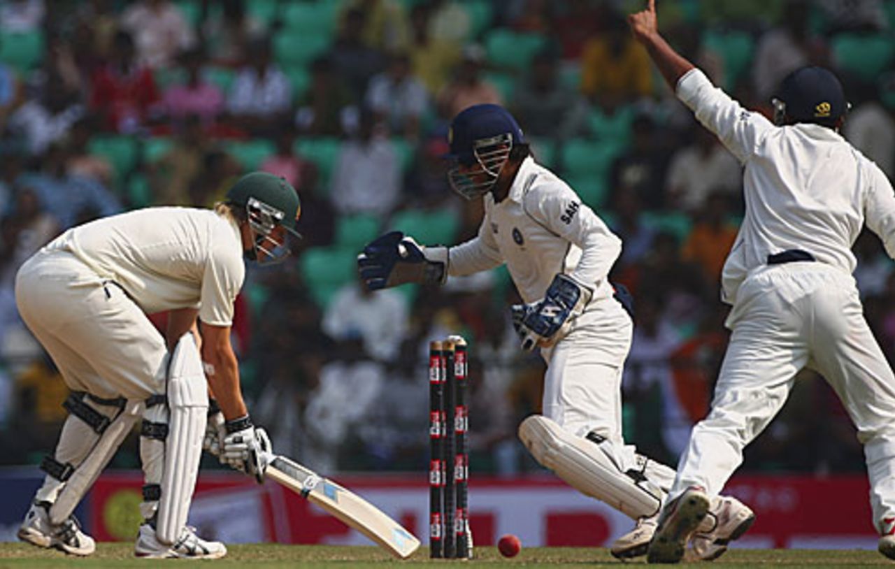 Shane Watson is bowled by Harbhajan Singh, India v Australia, 4th Test, Nagpur, 3rd day, November 8, 2008