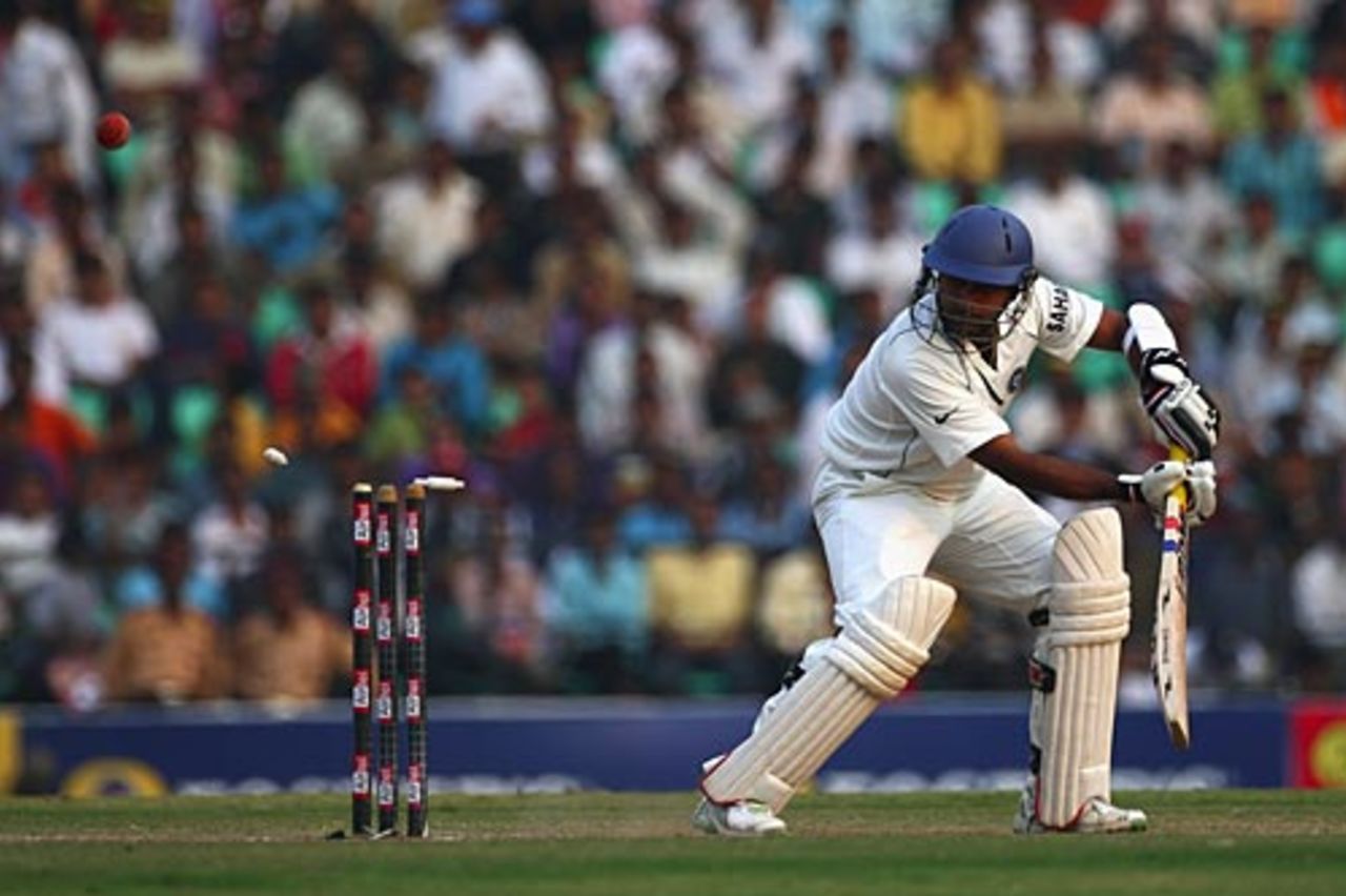 Amit Mishra is clean bowled by Shane Watson, India v Australia, 4th Test, Nagpur, 4th day, November 9, 2008
