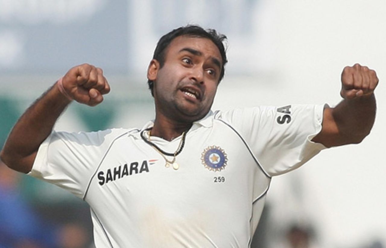 Amit Mishra is charged up after dismissing Michael Hussey, India v Australia, 4th Test, Nagpur, 5th day, November 10, 2008