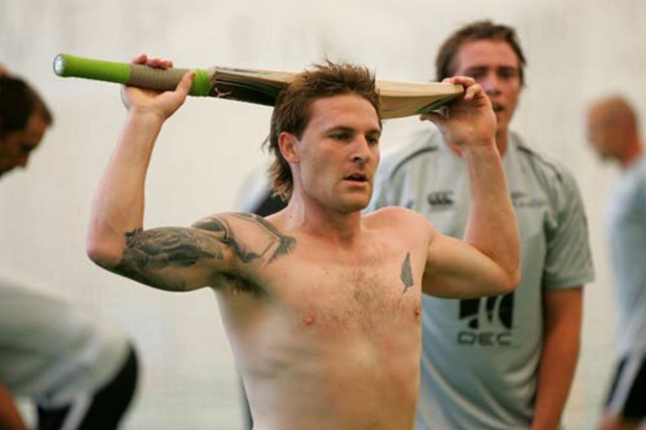 Brendon McCullum takes a break during a fitness session, Sydney, November 11, 2008