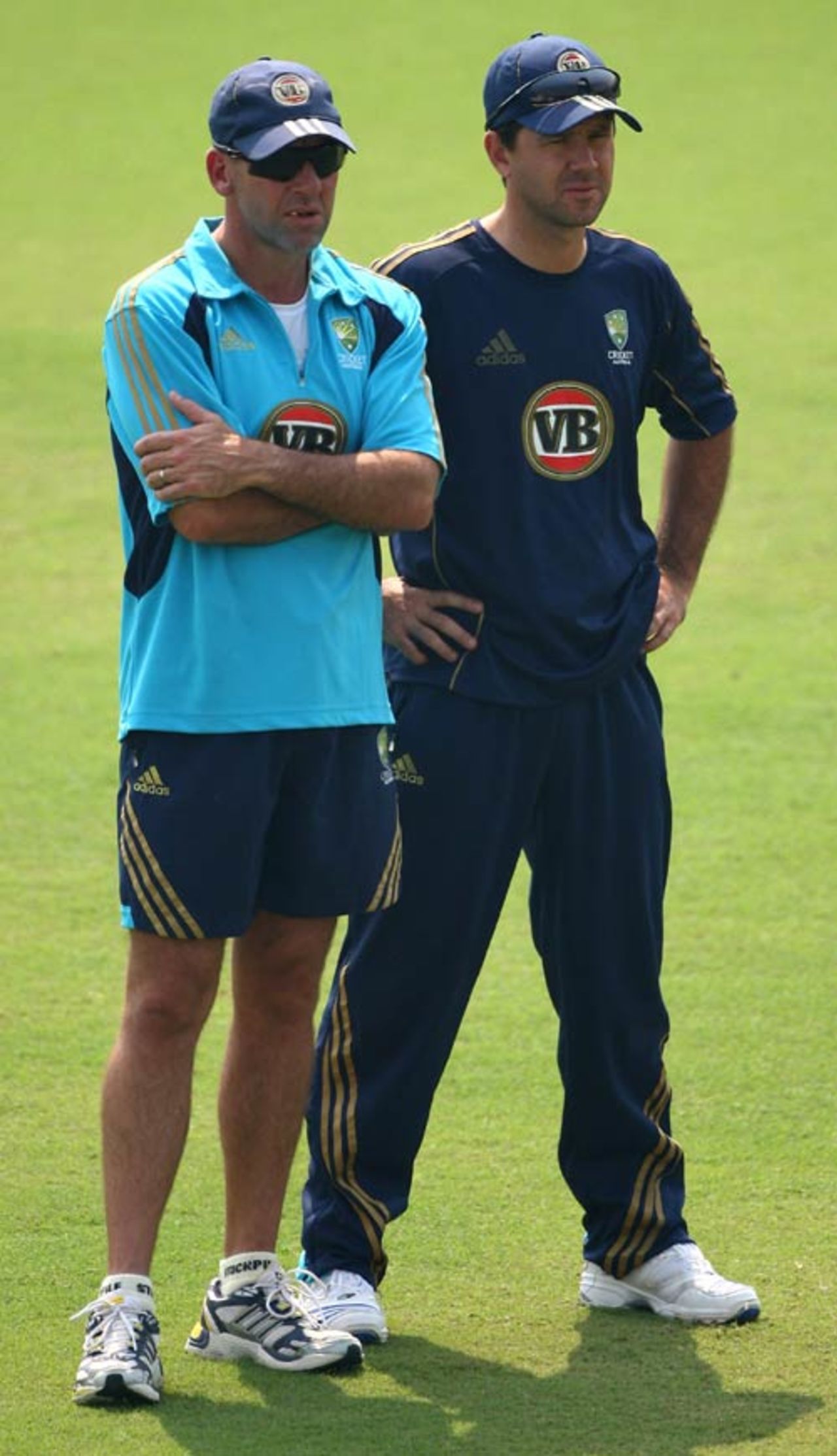 Tim Nielsen and Ricky Ponting watch over training, Nagpur, November 4, 2008