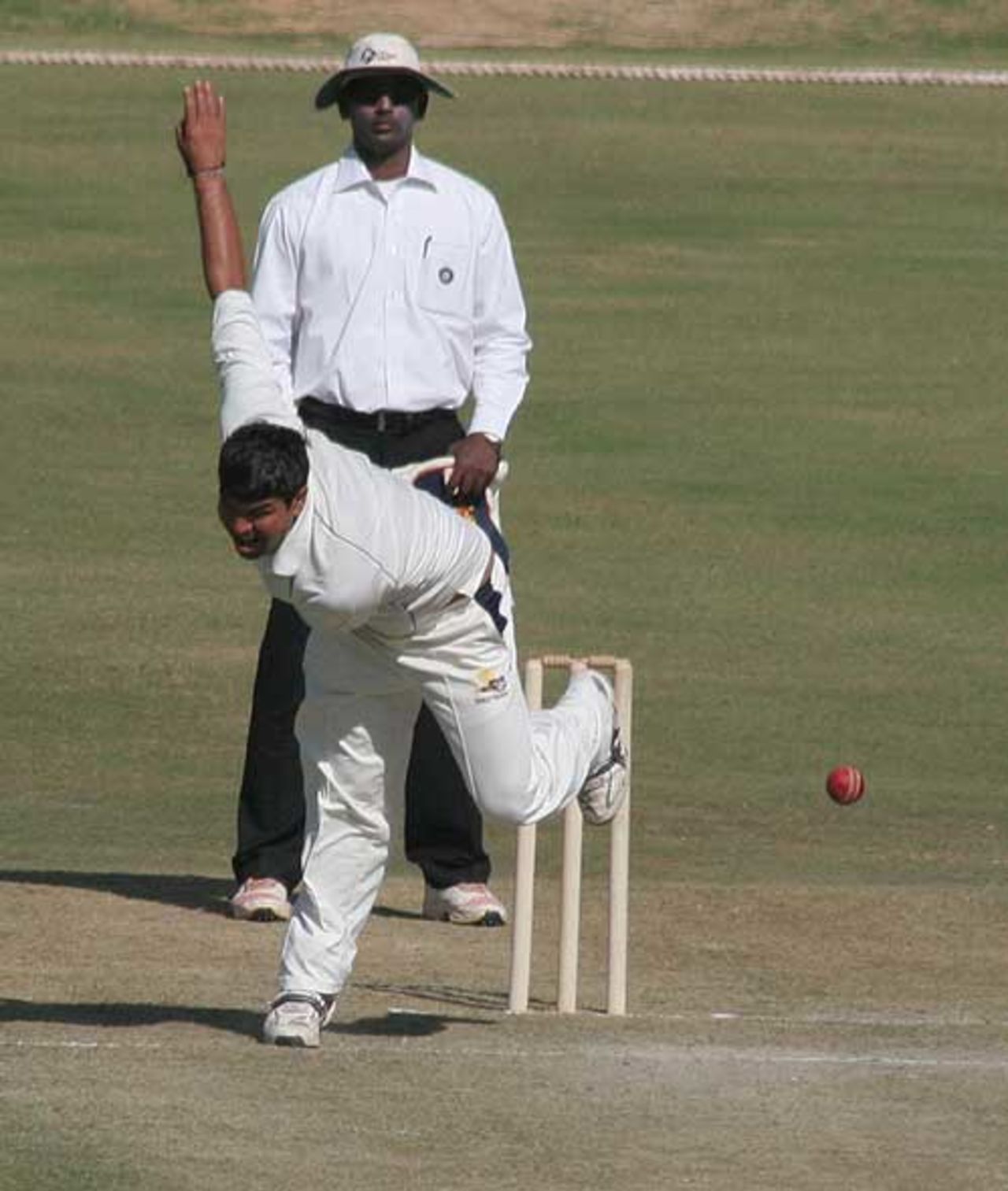 Himachal Pradesh's Ashok Thakur bowls against Kerala, Himachal Pradesh v Kerala, Ranji Trophy Plate Group, 2nd round, 2nd day, Dharamsala, November 11, 2008