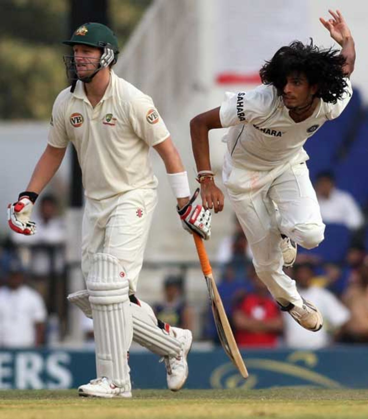 Cameron White looks on as Ishant Sharma bowls, India v Australia, fourth Test, Nagpur, November 8, 2008