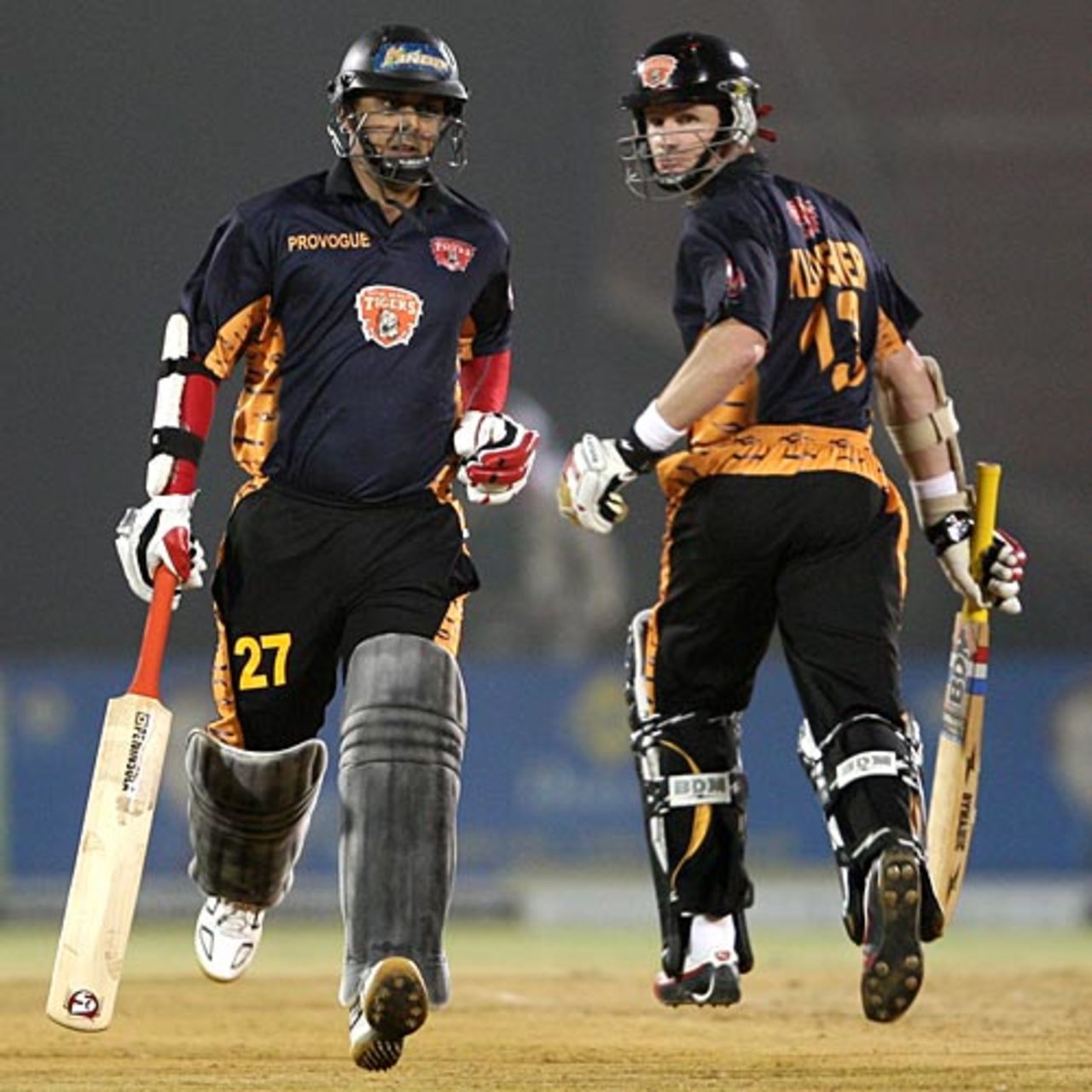 Rohan Gavaskar and Lance Klusener steal a quick single, Hyderabad Heroes v Royal Bengal Tigers, ICL , Ahmedabad, November 11, 2008