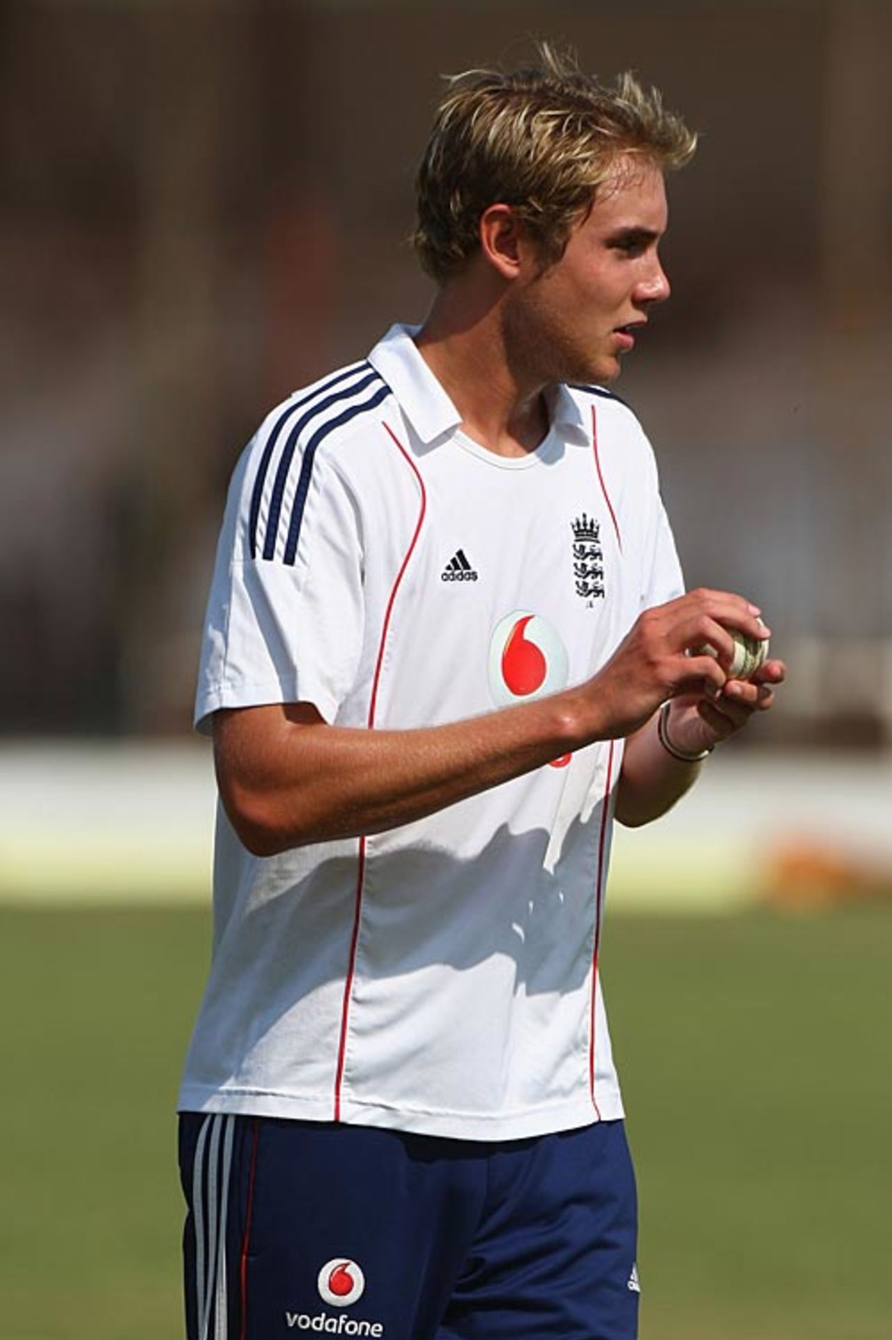 Stuart Broad measures his run-up, Rajkot, November 13, 2008