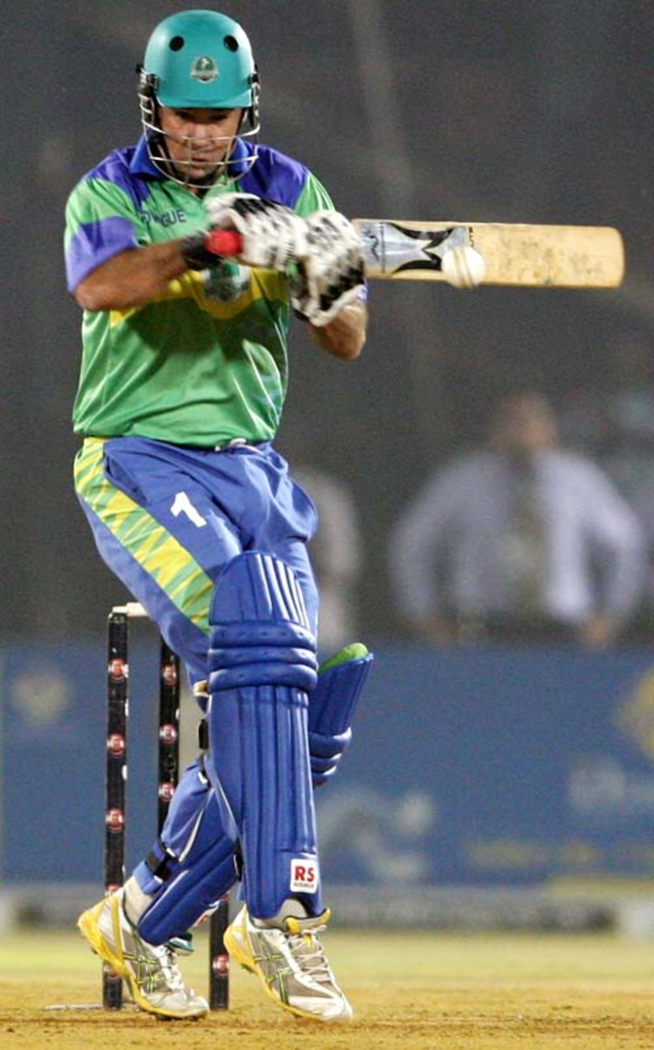 Jimmy Maher attempts the pull, Hyderabad Heroes v Lahore Badshahs, ICL 1st final, Ahmedabad, November 13, 2008