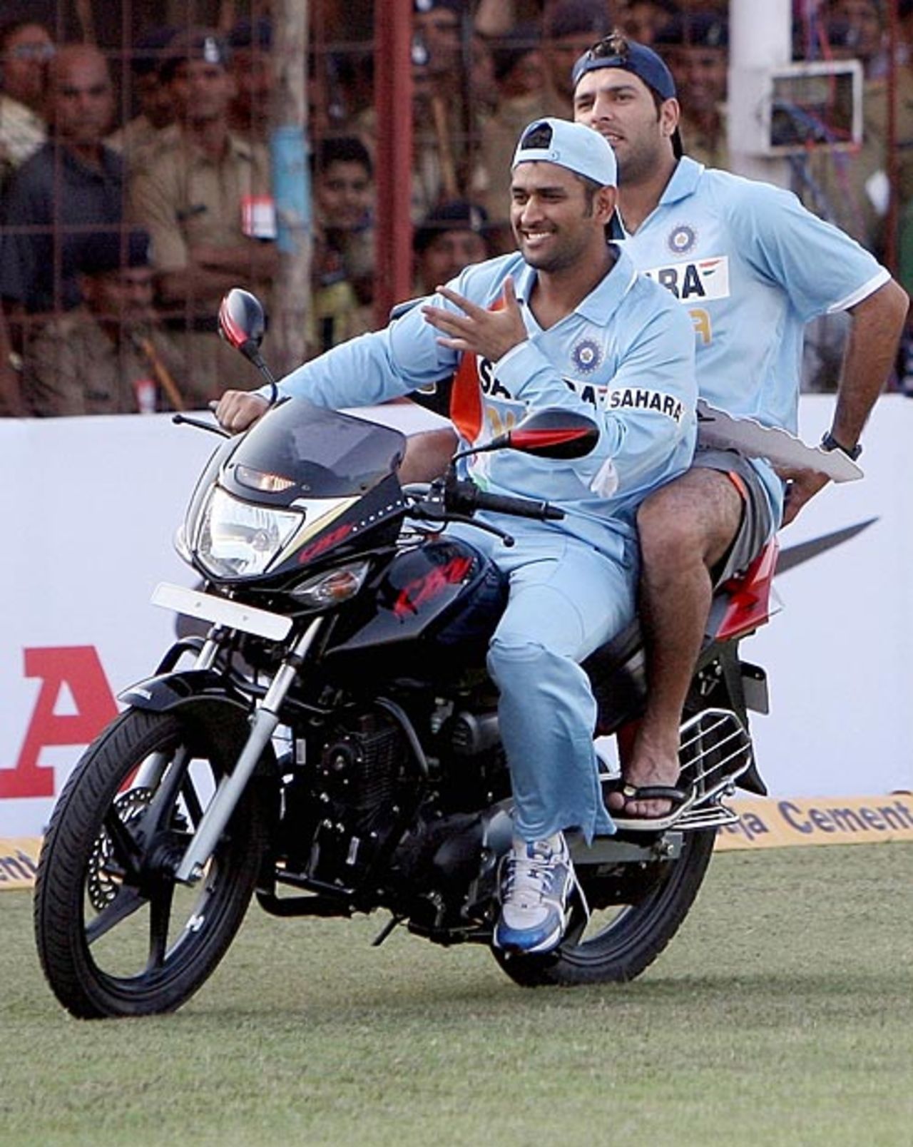 Mahendra Singh Dhoni and Yuvraj Singh savour the win, India v England, 1st ODI, Rajkot, November 14, 2008
