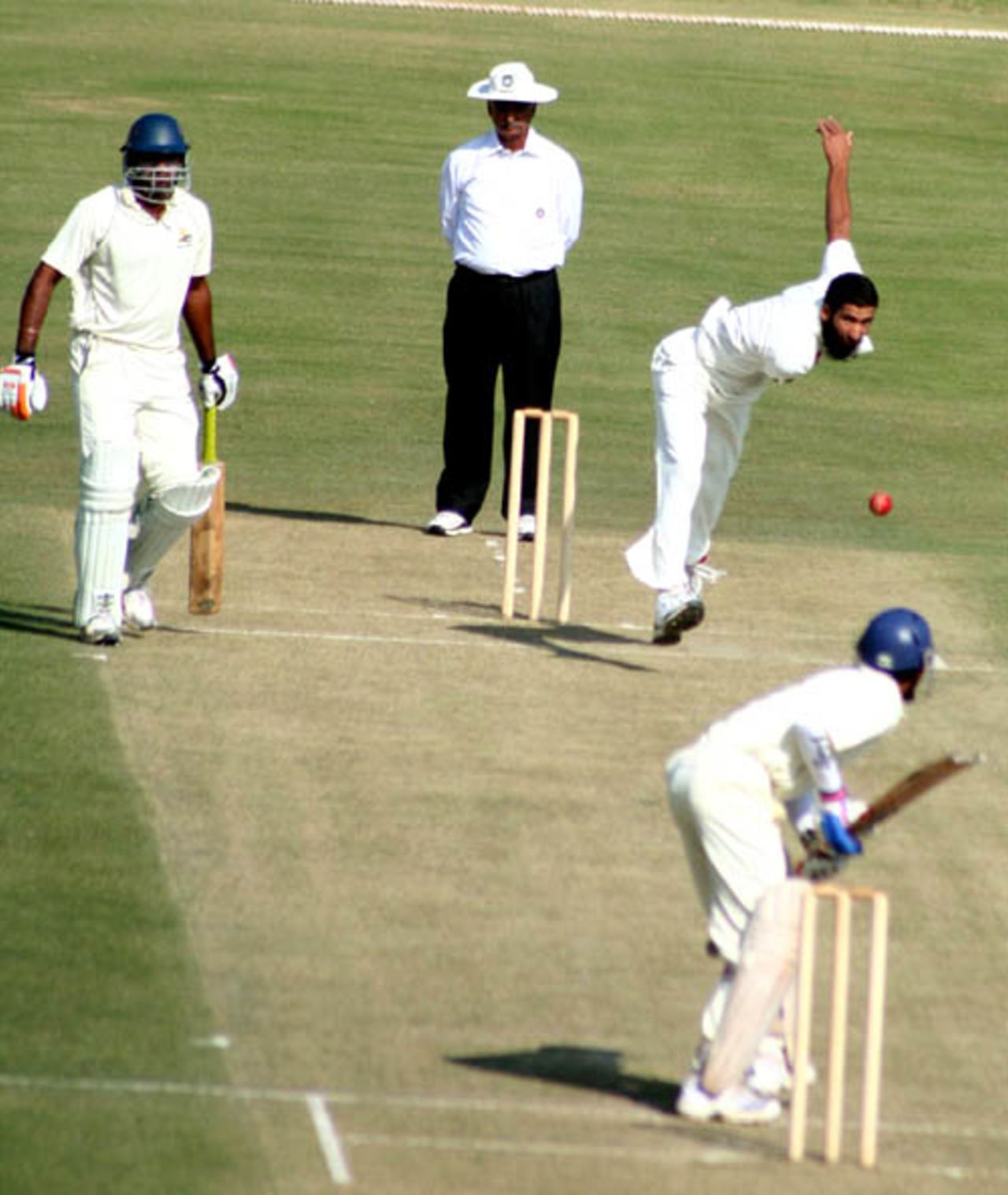 Debutant Mohd Muddassar bowls, Himachal Pradesh v Jammu and Kashmir, Ranji Trophy Plate League, 3rd round, Dharamsala, 1st day, November 16, 2008